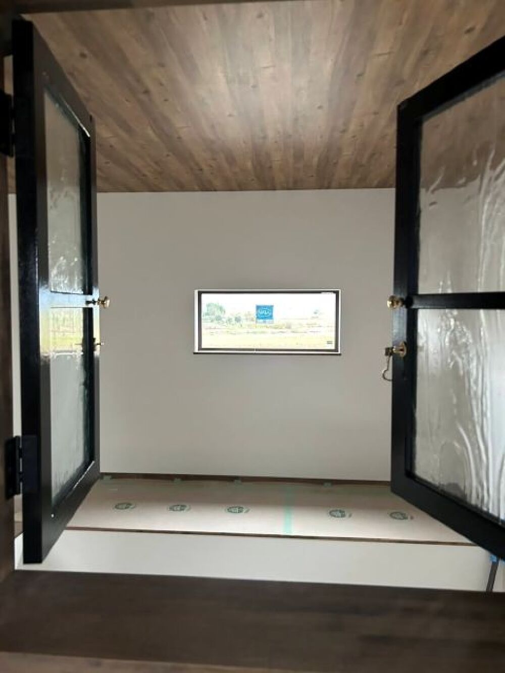 内装の仕上げ工事進んでいます。