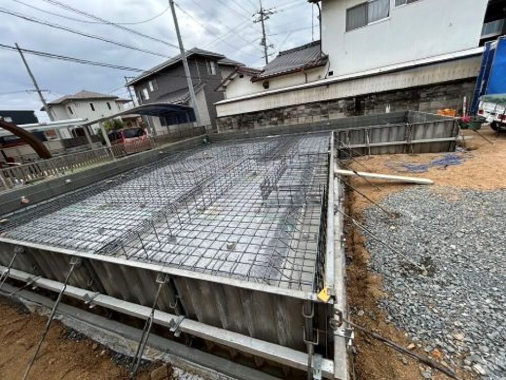 引き続き基礎工事進めてます。