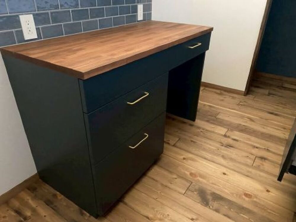 造作家具の塗装作業