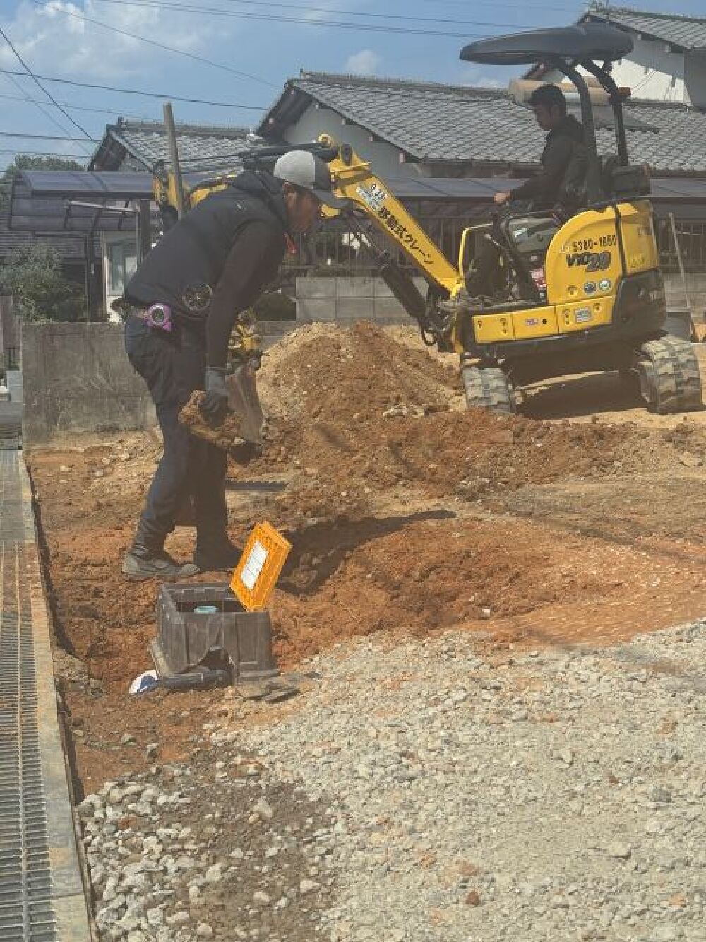 外構工事はじまりました。