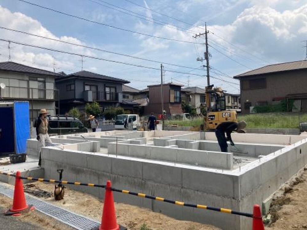 基礎工事-型枠ばらし作業