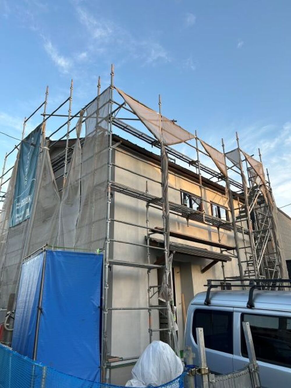 外壁の下塗り作業行いました。