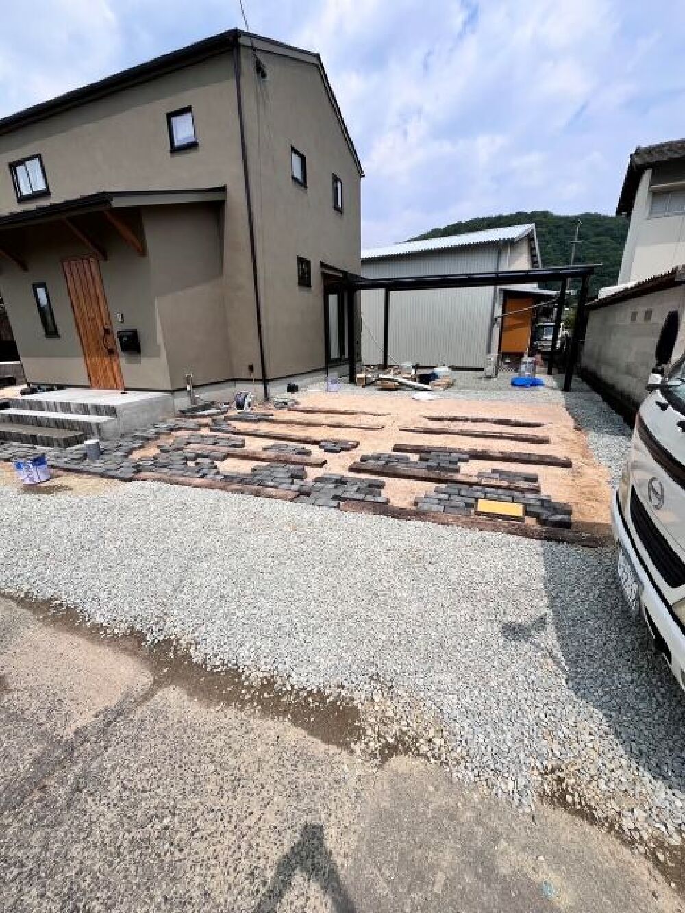 外構工事に入りました