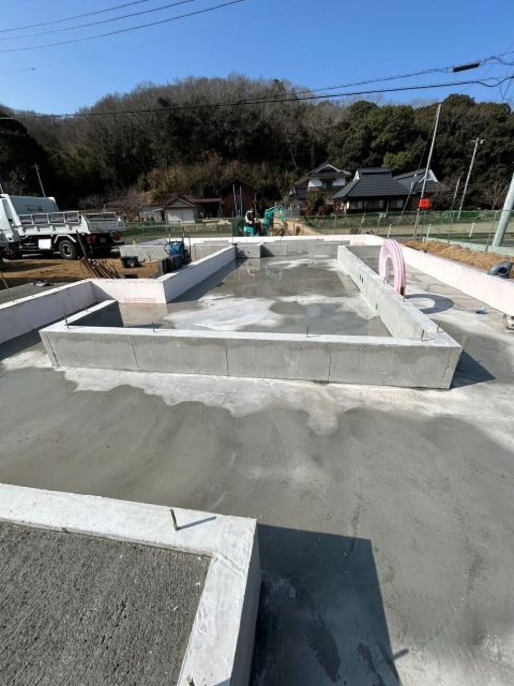 基礎工事型枠を外しました。